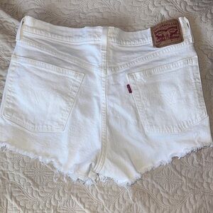 Levi’s 501 W30 white high waisted shorts